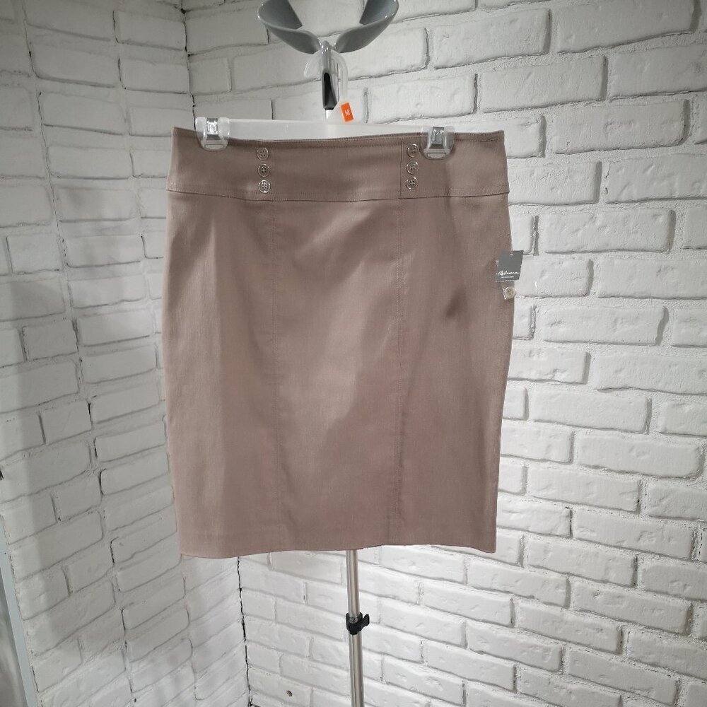 NWT Reitmans Ladies Size 7 Pull On Style A-line Skirt